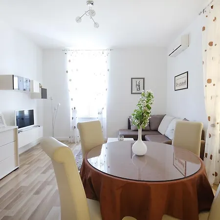 Bay View Apartament *