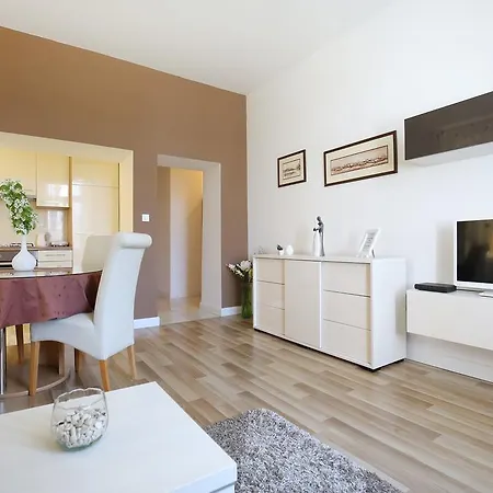 Bay View Apartament *